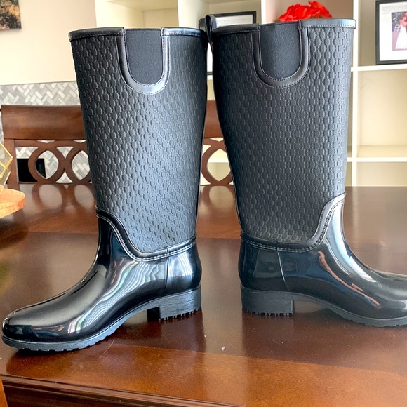 Hilfiger Rain Boots- Like new!! - Picture 3 of 5